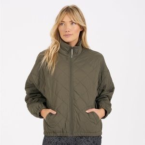Echo insulated bomber from Vuori